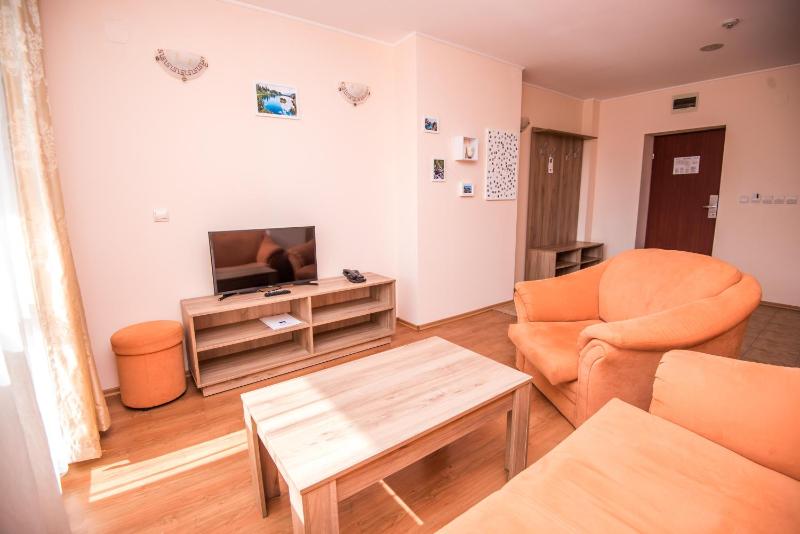 One-Bedroom Apartment with Terrace (2 Adults + 1 Child) image 2