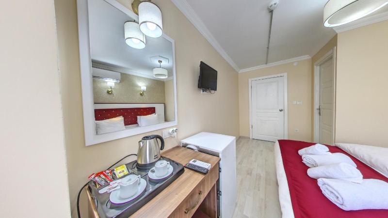 Double or Twin Room image 3