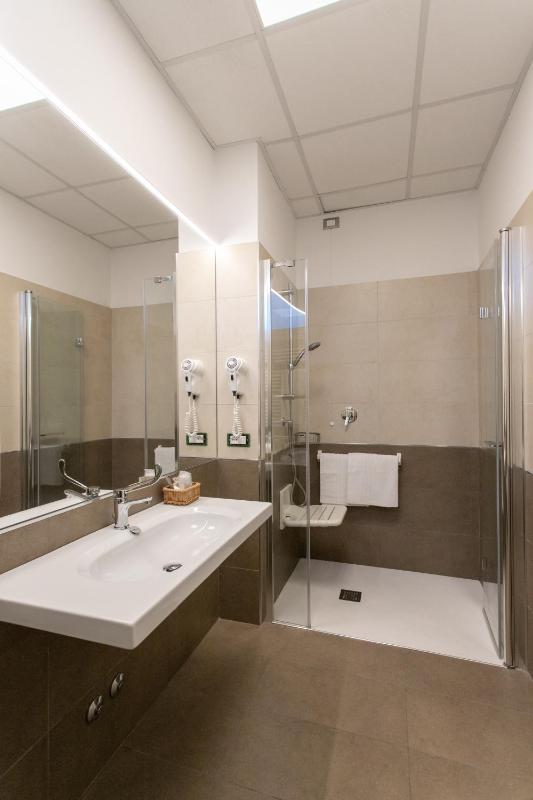 Double or Twin Room - Disability Access image 4