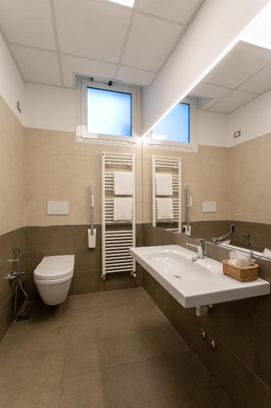 Double or Twin Room - Disability Access image 3