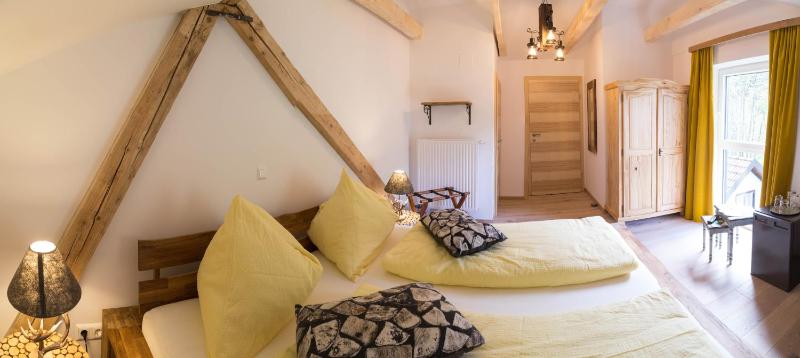 Double Room image 3