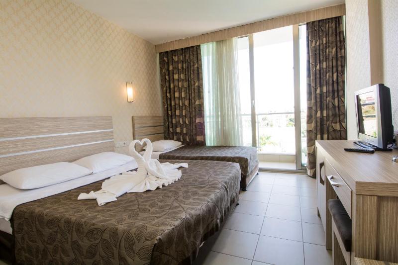 Standard Triple Room image 3