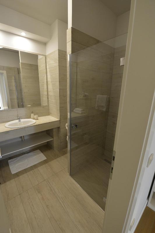 Deluxe Double Room with Balcony image 2