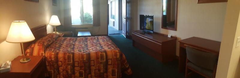 Deluxe Queen Room image 3