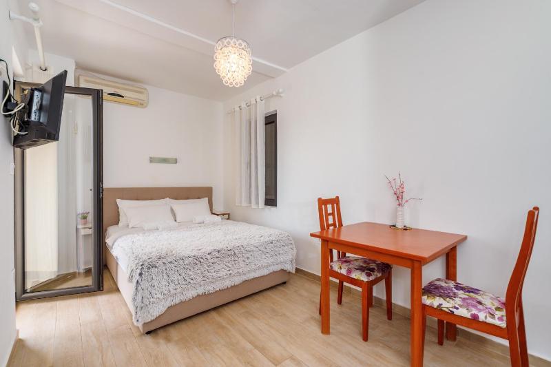 Studio with Sea View image 1