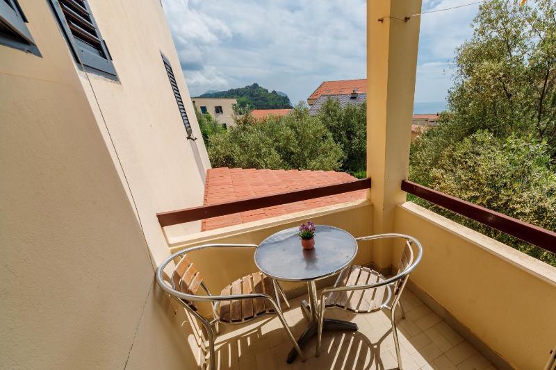 Studio with Sea View image 3