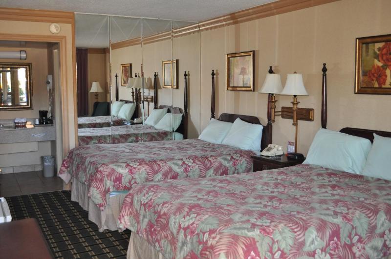 Double Room with Two Double Beds image 2