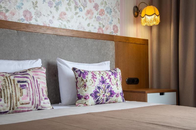Double or Twin Room image 3