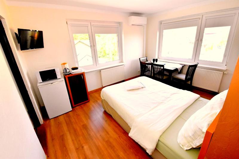 Family Apartment (5 Adults) image 3