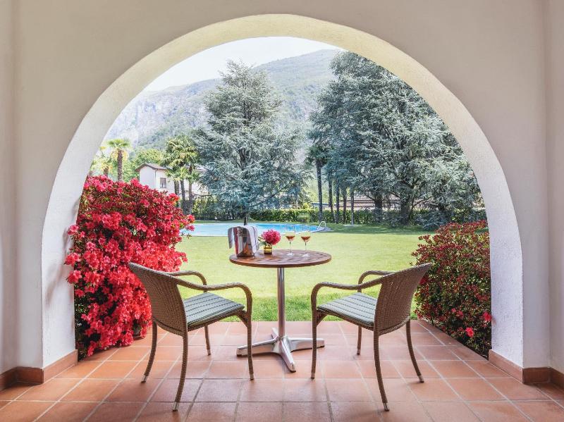 Superior Double Room with Garden View image 2