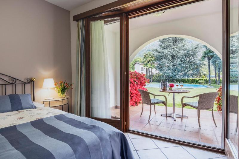 Double Room with Garden View image 2