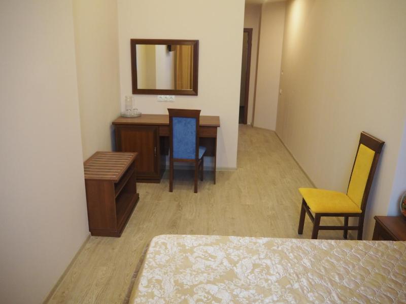 Standard Double or Twin Room image 3