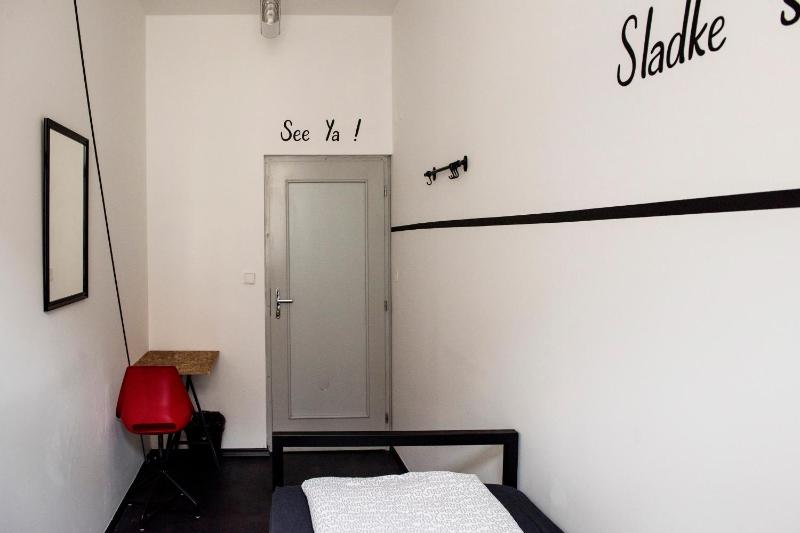 Single Room with Shared Shower and Toilet image 4