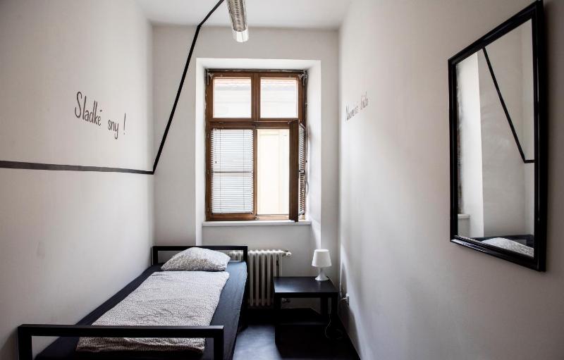 Single Room with Shared Shower and Toilet image 3