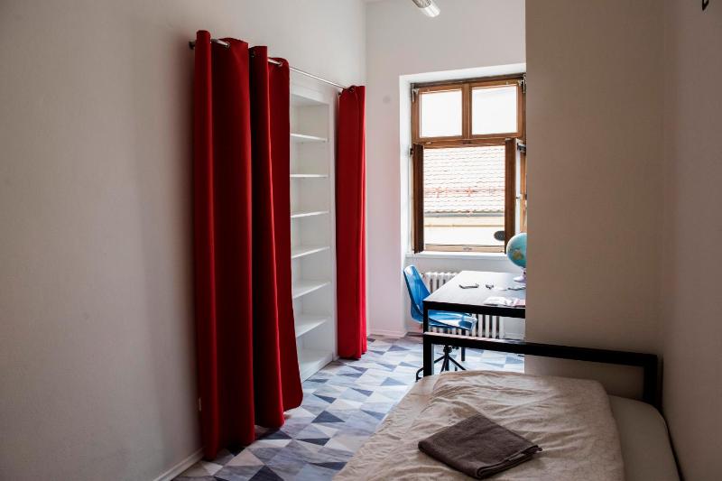 Basic Single Room with Shared Bathroom image 4