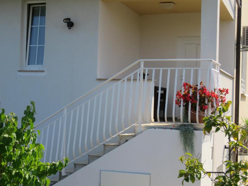 One-Bedroom Apartment with Terrace and Sea View image 3