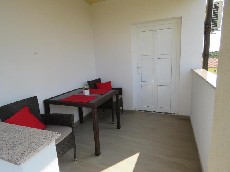 One-Bedroom Apartment with Terrace and Sea View image 4