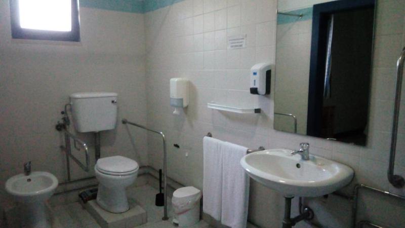 Twin Room - Disability Access image 1