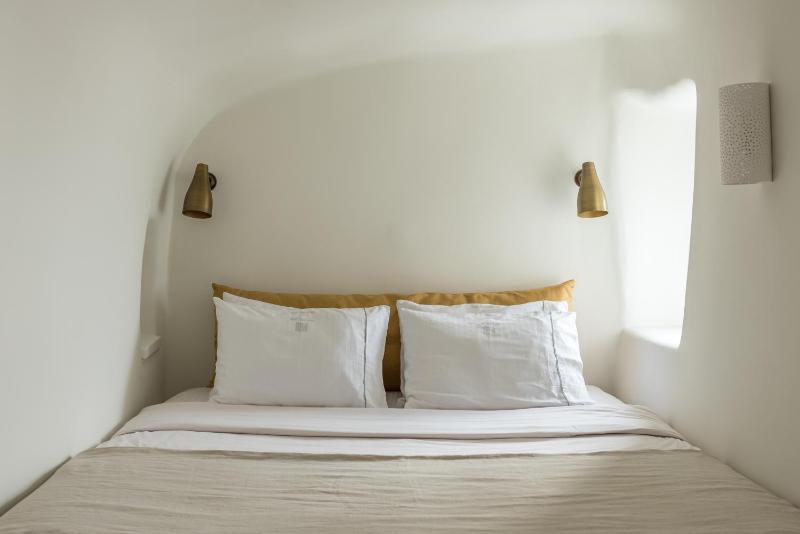 Junior Suite with Caldera & Sunset View image 3
