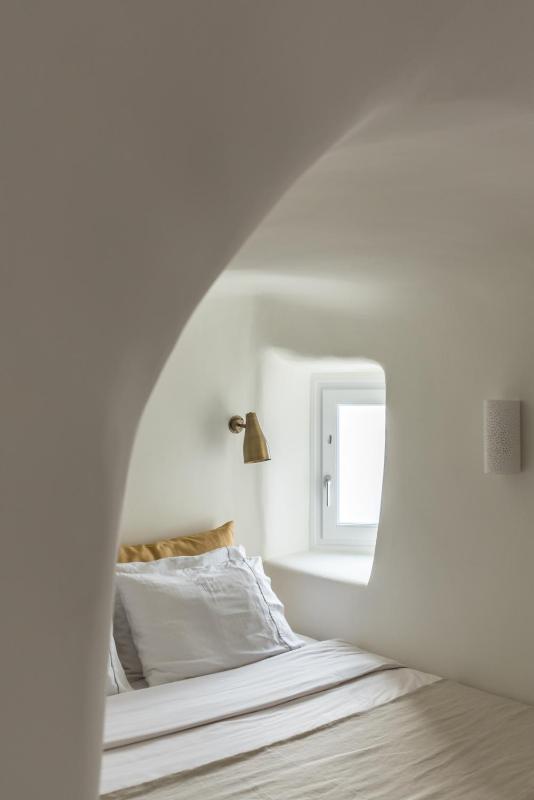 Junior Suite with Caldera & Sunset View image 4