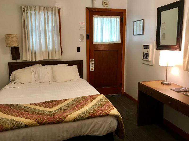 Deluxe Double Room image 4