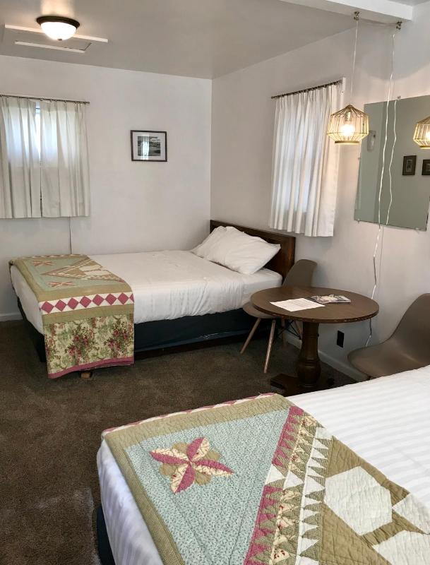Queen Room with Two Queen Beds image 3