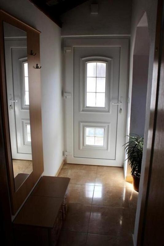 Three-Bedroom Apartment with Terrace and Sea View image 2