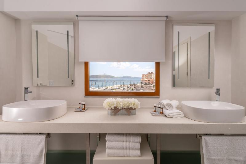 Executive Suite image 3