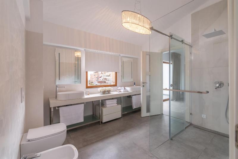 Executive Suite image 2