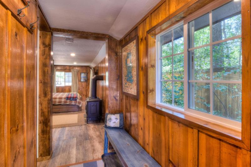 One-Bedroom House image 3