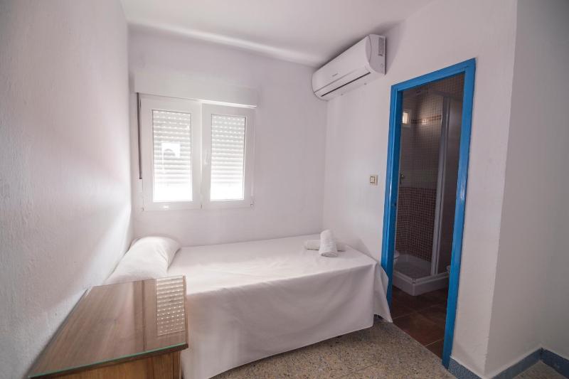 Budget Double Room image 4