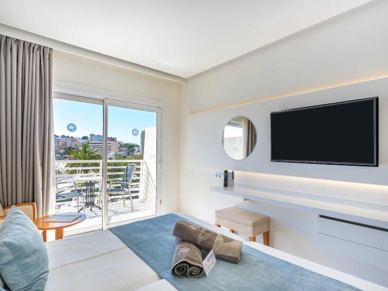 Twin Room image 2