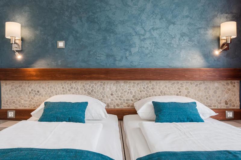 Twin Room with Balcony image 3