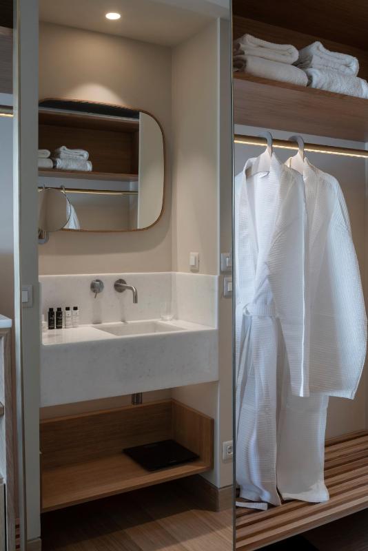 Budget Double Room image 3