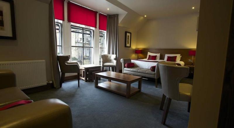 Executive Family Room with Street View image 3
