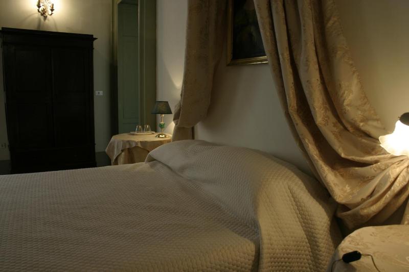 One-Bedroom Apartment image 3