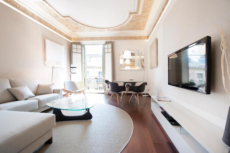 You Stylish El Born Apartments - image 1