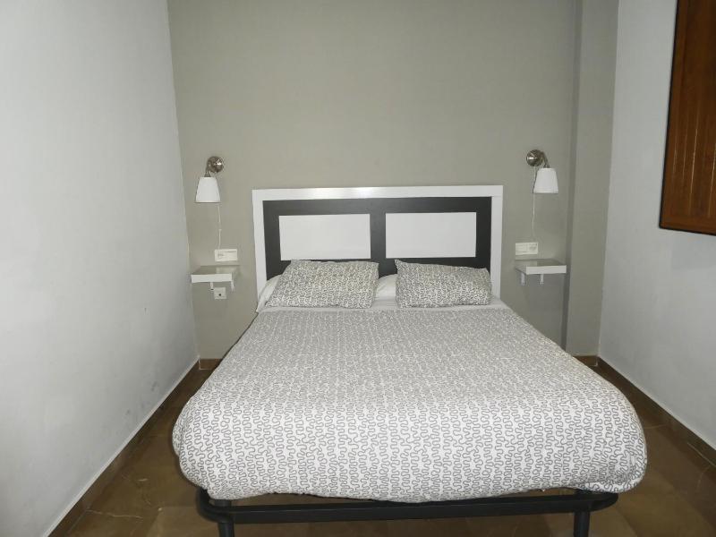 One-Bedroom Apartment image 1