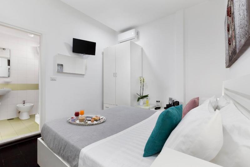Double Room without Window image 4