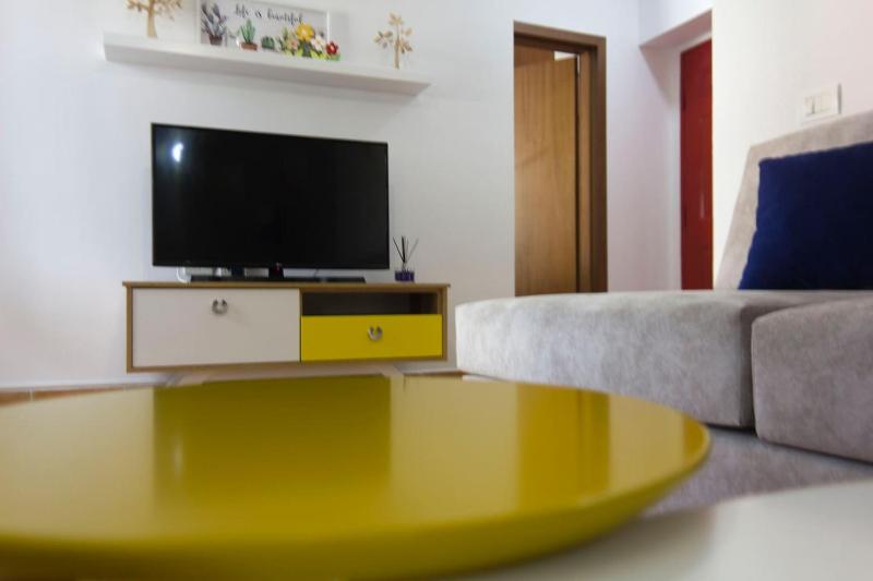 One-Bedroom Apartment image 3