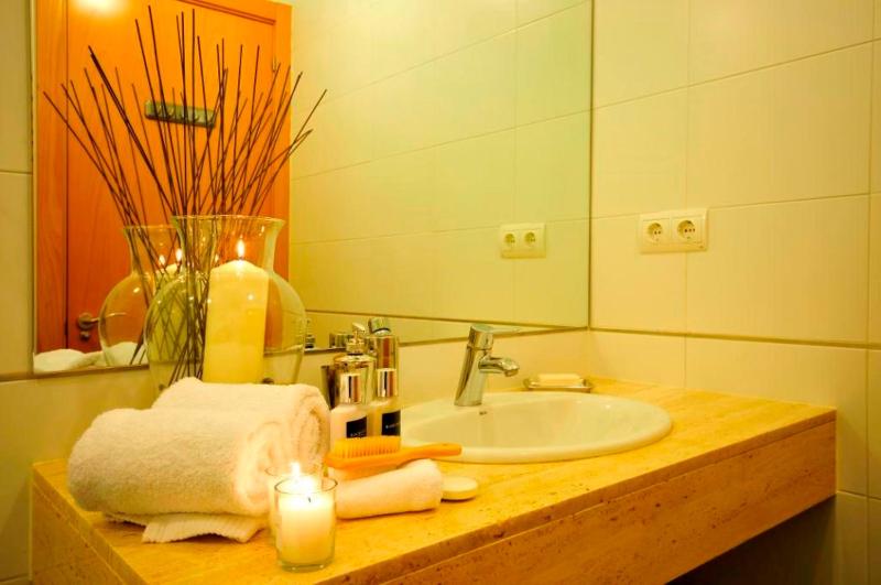 One-Bedroom Apartment image 3