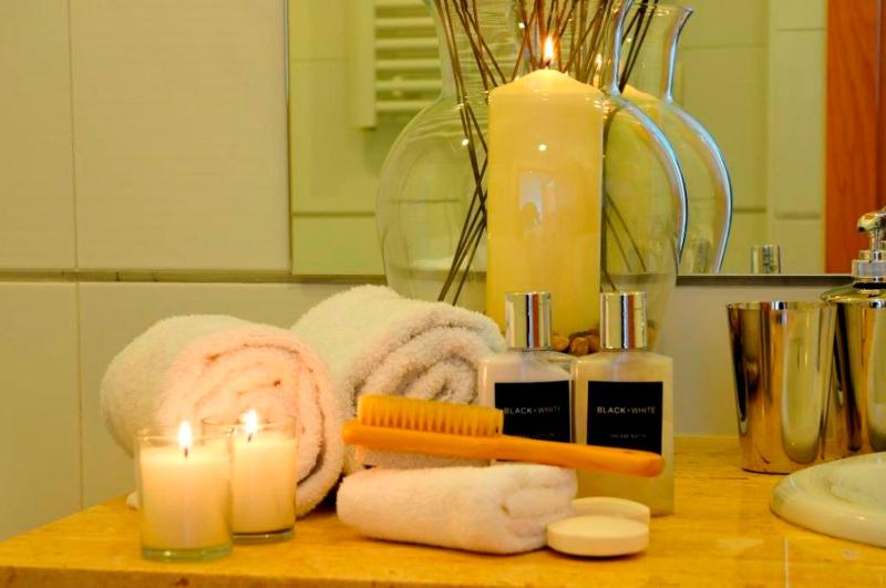 One-Bedroom Apartment image 2