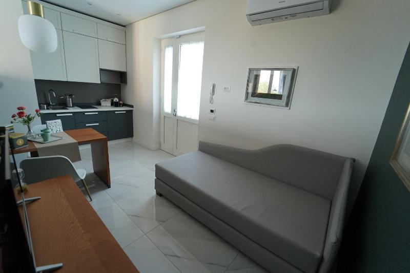 Studio Apartment image 4
