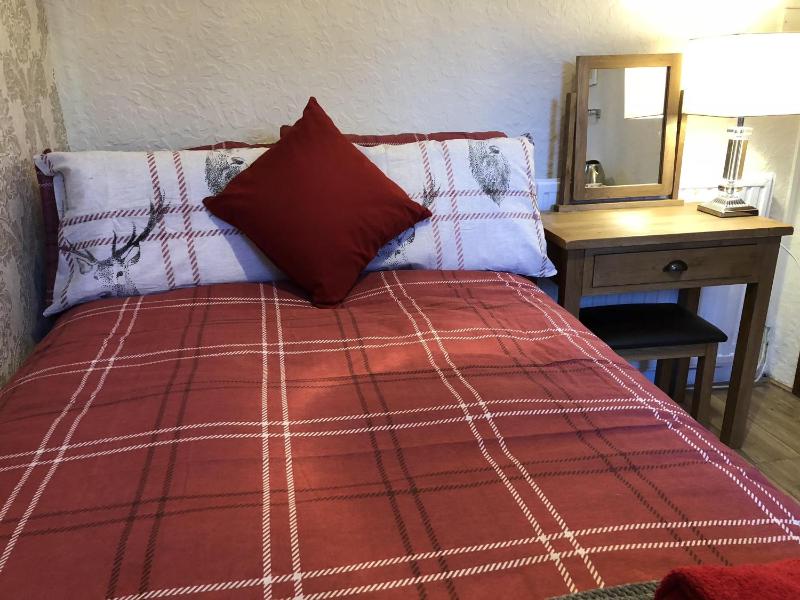 Budget Double Room with External Bathroom image 3