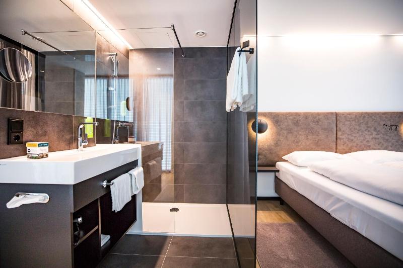 Original Double Room  - Medium Level image 4
