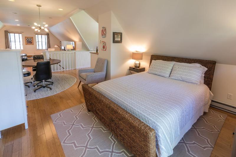 One Bedroom Apartment - Loft image 2