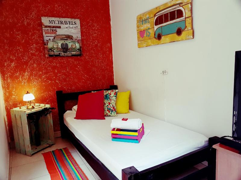 Standard Single Room with Shared Bathroom image 1