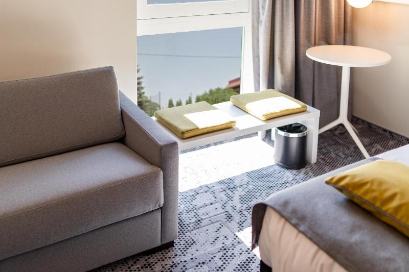 Family Room with 1 Double Bed and 1 Sofa Bed image 3