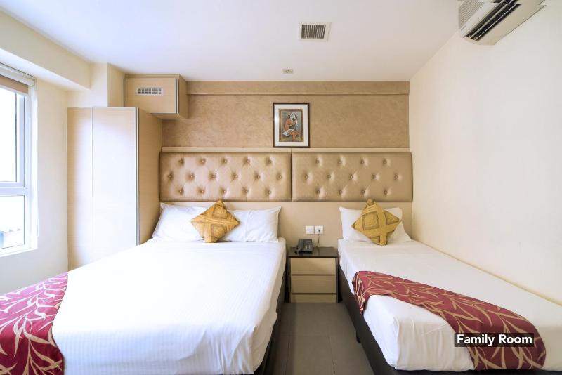 Deluxe Family Room with Window