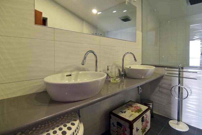 Villa Pina in Makarska private pool - image 11